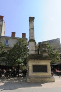 Vestiges de colonnes à Bordeaux, quartier Saint-Pierre