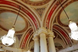 Intérieur du restaurant « le Quatrième mur » du chef Philippe Etchebest