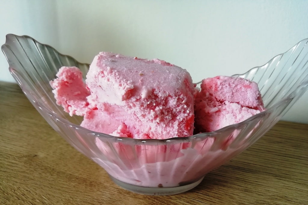 Coupelle de glace à la fraise