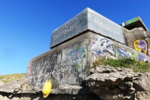 Graffitis sur un blockhaus sur le circuit de la dune Dewulf