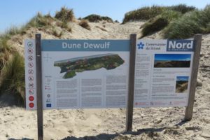 Panneau informatif sur le circuit de la dune Dewulf