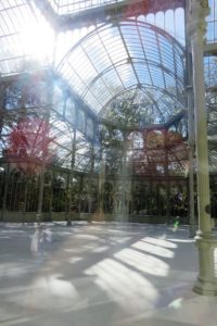 Intérieur du palais de cristal au parque del Retiro