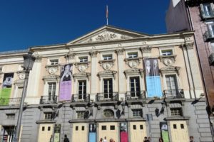 Théâtre sur la plaze de Santa Ana à Madrid