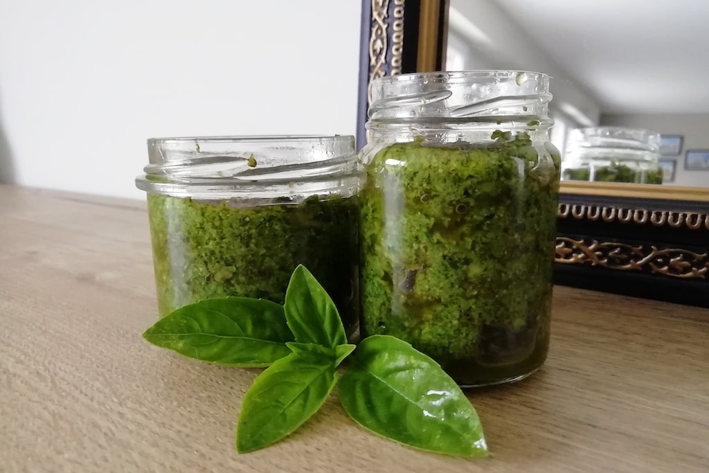 Pots de pesto maison au basilic