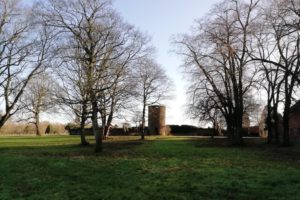 Tour dans le parc du château de Bernicourt à Roost-Warendin