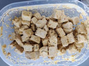 Dés de tofu dans sa marinade