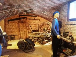 Travail des roues dans la cave du château de Bernicourt