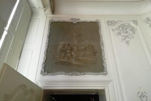 Peinture dite en grisaille représentant l'automne dans le château de Bernicourt