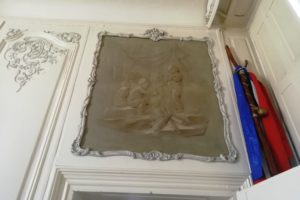 Peinture dite en grisaille représentant l'hiver dans le château de Bernicourt