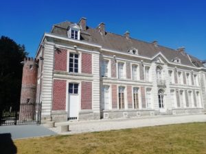 Façade du château de Bernicourt à Roost-Warendin