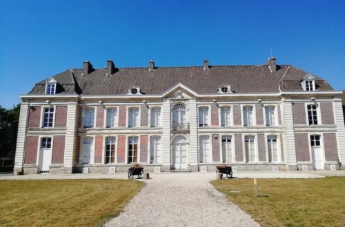 Devanture du château de Bernicourt à Roost-Warendin