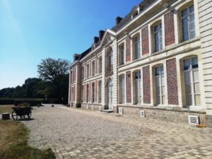 Façade du château de Bernicourt à Roost-Warendin