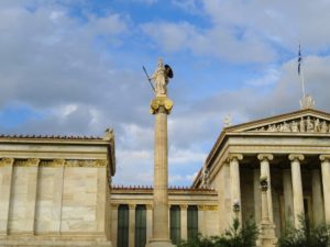 Colonne devant l'académie d'Athènes