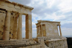 Sur le site de l'Acropole à Athènes