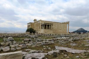 Sur le site de l'Acropole à Athènes