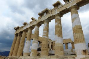 Sur le site de l'Acropole à Athènes