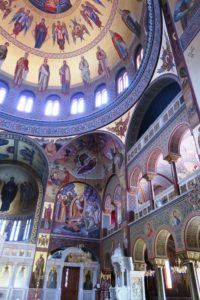 Intérieur de l'église de la Sainte-Trinité du Pirée