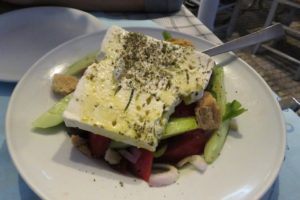 Salade grecque au restaurant Ellinikon à Athènes