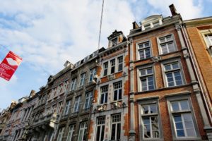 Façades de maison dans le centre-ville de Namur