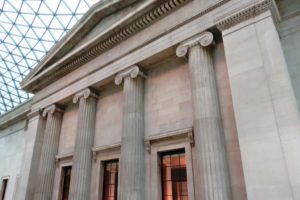 Façade à l'intérieur du British Museum