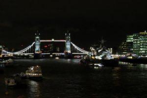 Tower Bridge de nuit à Londres