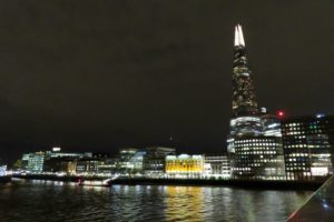 La Tamise et les bâtiments de Londres de nuit