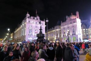 Piccadilly Circus de nuit à Londres