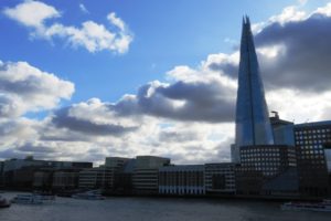 Vue sur la Tamise et les bâtiments de Londres