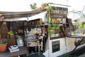 Librairie sur une péniche du Regent’s canal à Londres