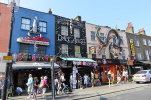 Façades colorées dans le quartier Camdem à Londres