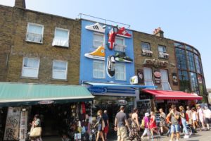 Façades colorées dans le quartier Camdem à Londres