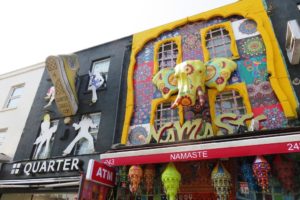Façades colorées dans le quartier Camdem à Londres