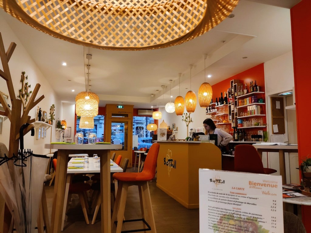 Intérieur du restaurant Biotifull à Arras