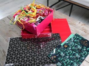 Réutilisation de papiers et rubans pour l'emballage des cadeaux