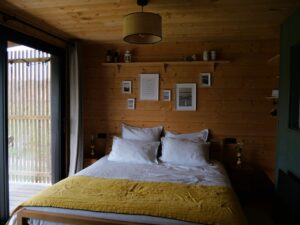 Lit king size Aux Cabanes à Grand-Laviers