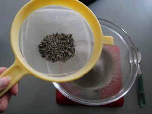Tamisage de la cendre