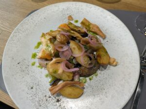 Assiette végétarienne du restaurant L'Arbre à Gruson