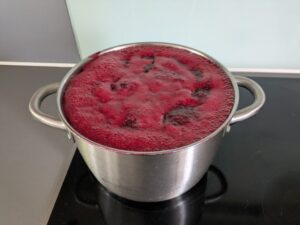 Jus de groseilles et cassis à ébullition