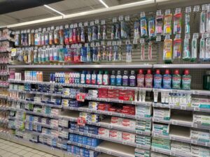 Dentifrices et brosses à dents du commerce