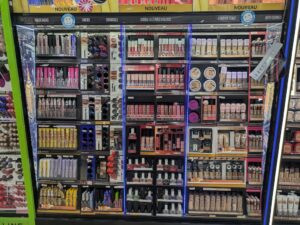 Stand maquillage en magasin