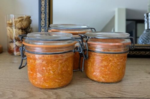 Bocaux de carottes lacto-fermentées