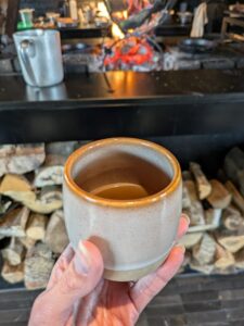 Bouillon d’eau de céleri parfumé à l’huile de thym