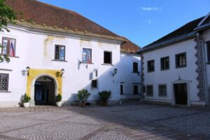 Façade du village médiéval de Radovljica en Slovénie