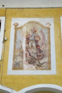 Fresque d'une façade du village médiéval de Radovljica en Slovénie