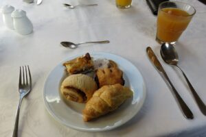 Assiette de notre petit déjeuner à Radovljica en Slovénie