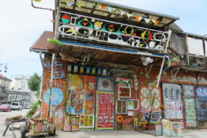 Maison relookée au quartier alternatif Metelkova