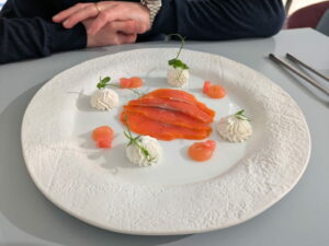 Gravlax de saumon mariné au Gin et à l’aneth.