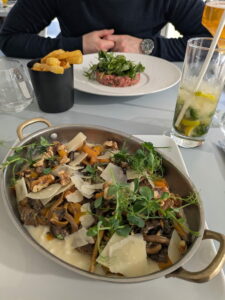 Risotto avec champignons des bois, butternut et noix.