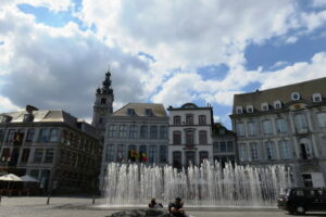 La fontaine de la Grand-Place à Mons