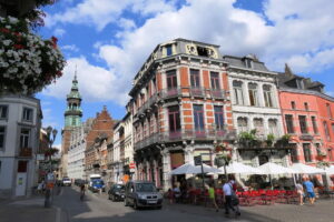 Vers la rue de Nimy à Mons